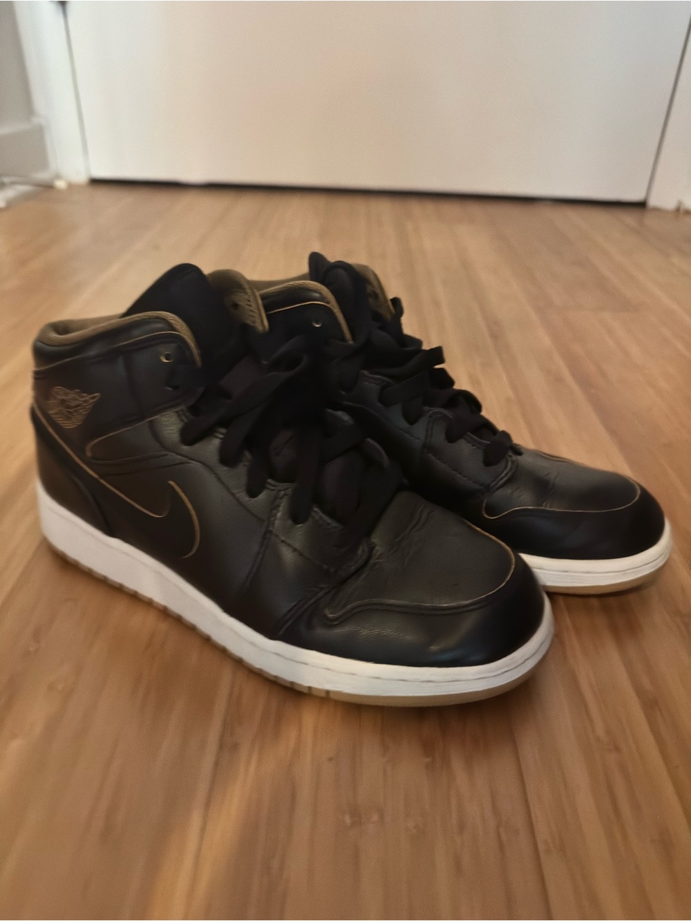 Big Kid’s Jordan 1 Mid Sneakers